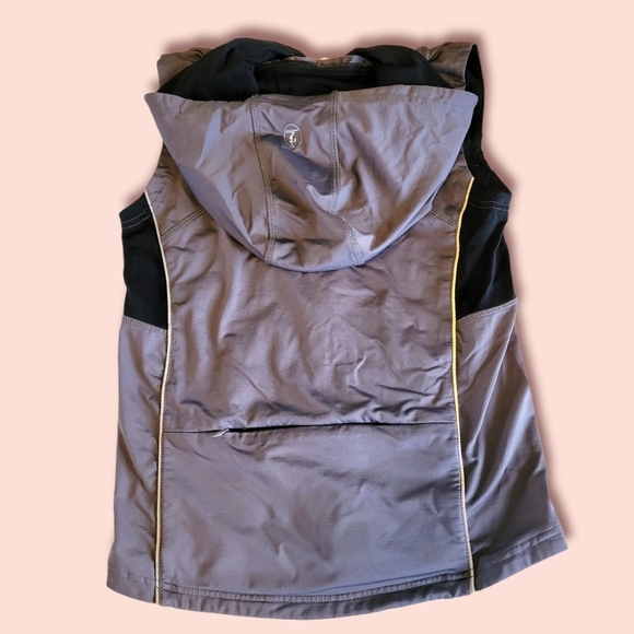 Performance reflective running vest grey and black size medium - Picture 2 of 5